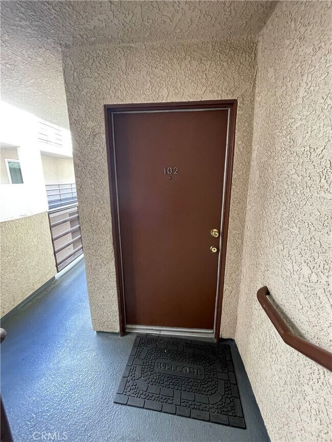 Foto del edificio - 10115 Pinewood Ave
