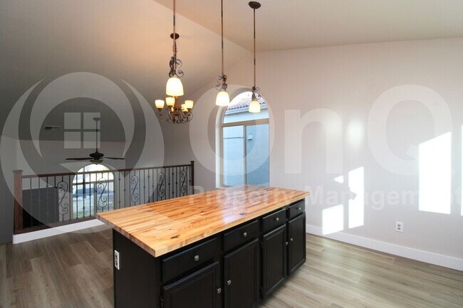 Foto del edificio - 1417 E Mineral Rd