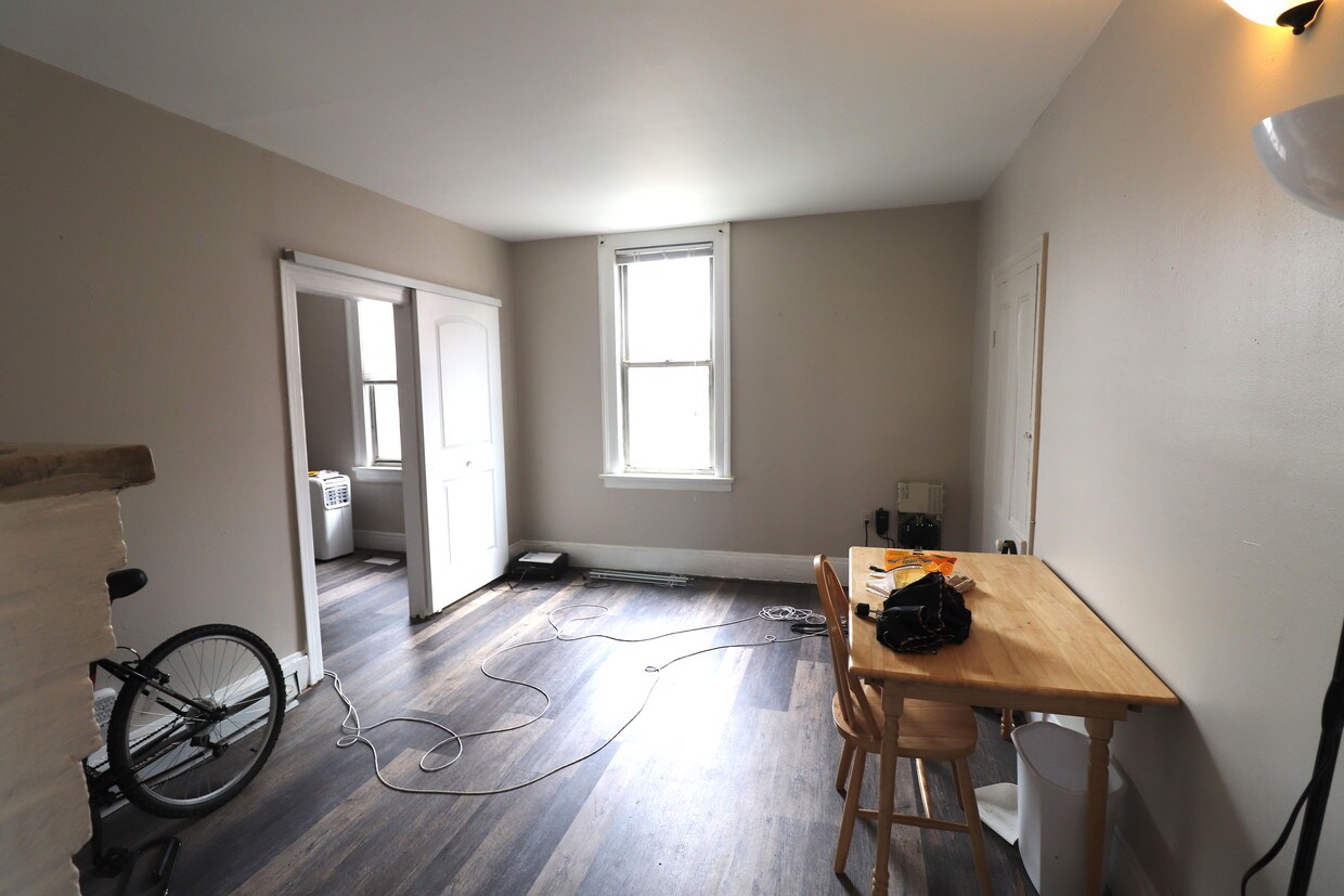 Primary Photo - 612 Grand St