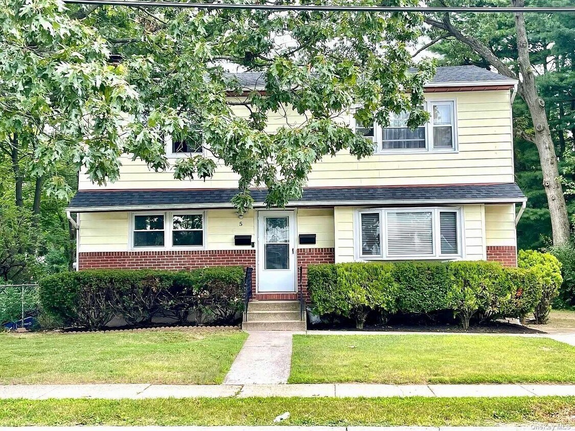 Primary Photo - 5 Hallock St