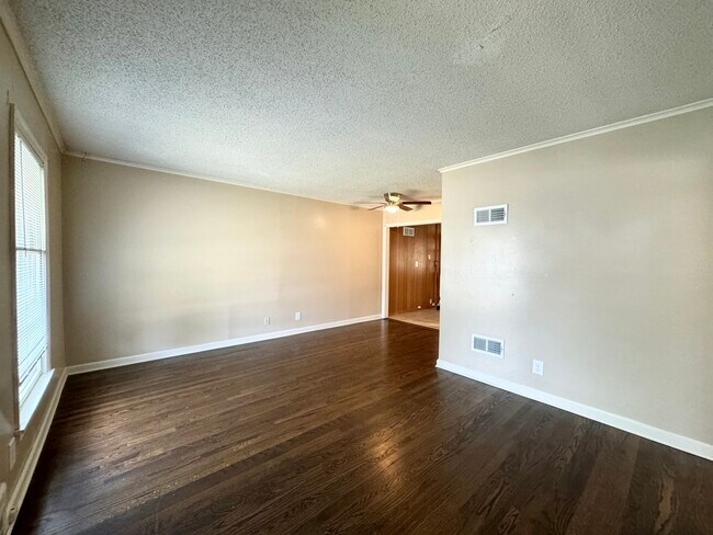 Foto del edificio - 1401 E 23rd Ave
