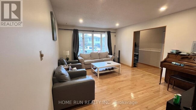 Building Photo - 960 Cahill Dr W