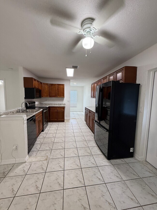 Foto del edificio - 1131 W 26th St