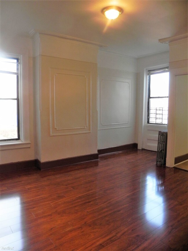Building Photo - 1018 Halsey St