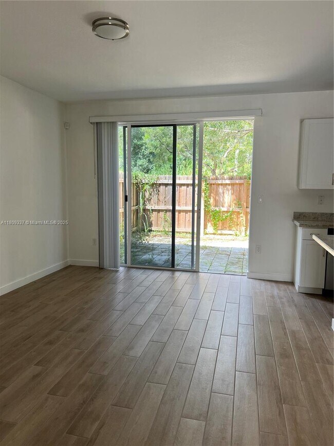 Foto del edificio - 2325 SE 10th St