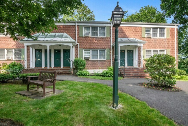Building Photo - 580 Bedford Rd