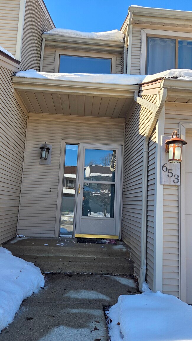 Foto del edificio - 653 Glasgow Ct