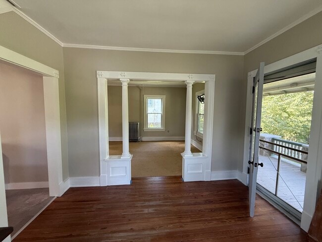 Entry - 341 Broad St