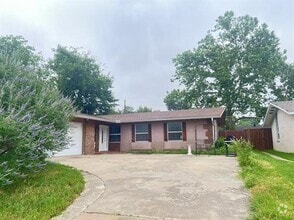 Building Photo - 806 Woodland Way