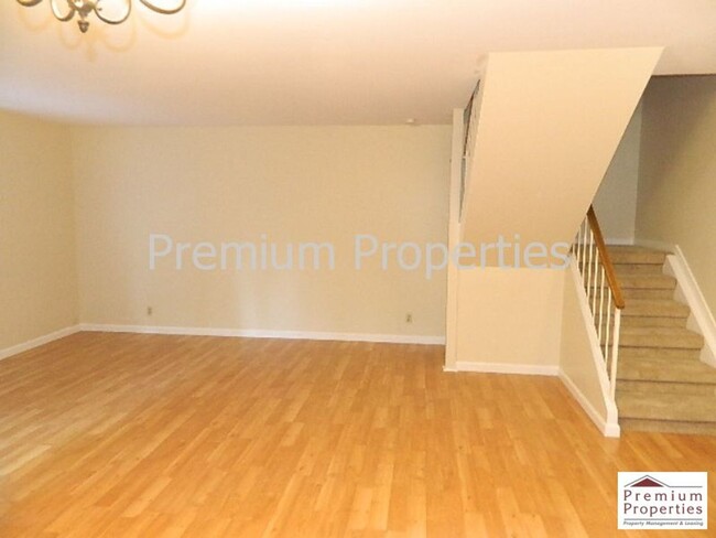 Foto del edificio - Light and Airy, 3BD/2.5BA, Two-Story TH, W...