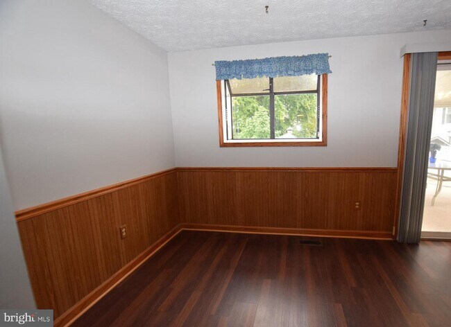 Building Photo - 308 Melling Ave