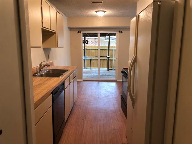 Building Photo - 5415 King Manor Dr