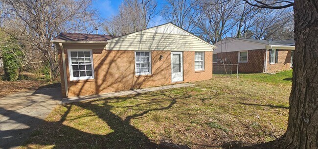 Foto del edificio - ***Ready to Move In****!! 3 Bedroom 1 Bath