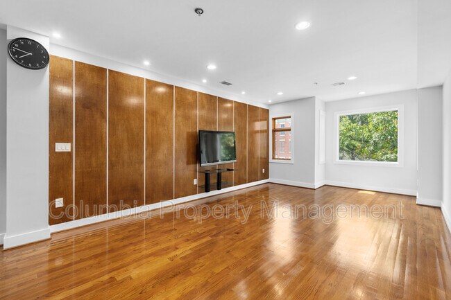 Building Photo - 1553 9th St NW