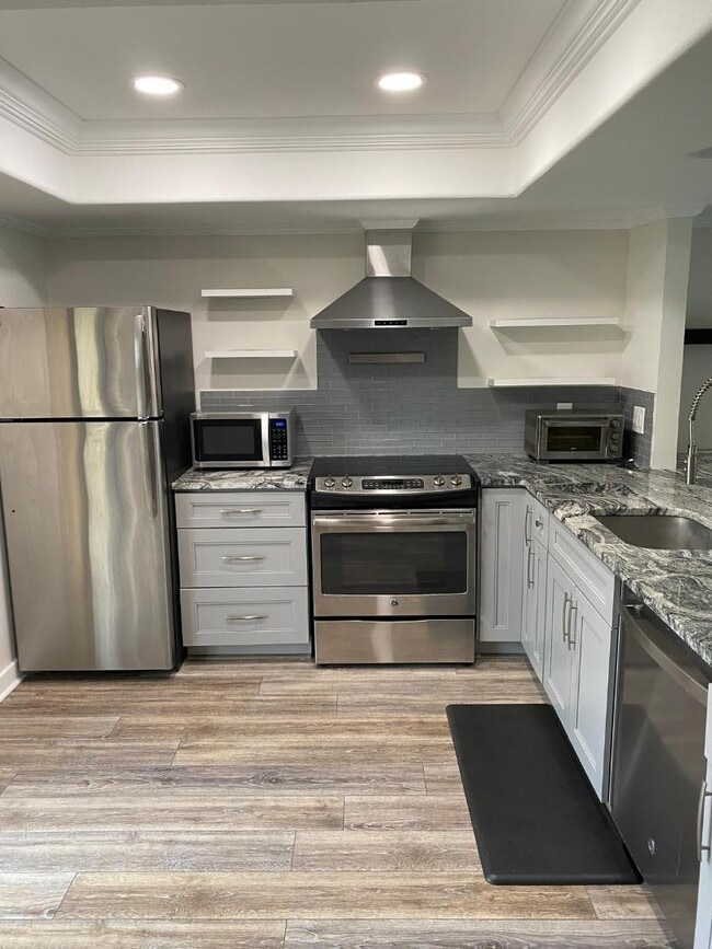 Building Photo - 7550 Sunshine Skyway Ln S