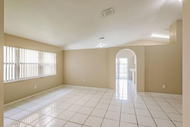 Building Photo - 1365 SW 106th Ave