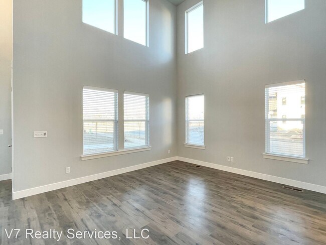 Building Photo - 13961 Middle Ridge Ln