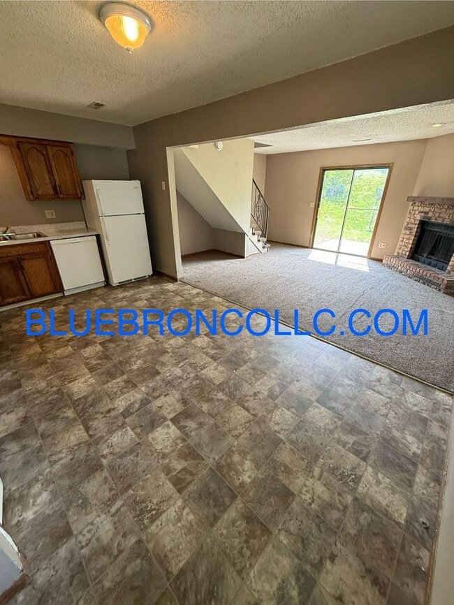 Building Photo - This one will go fast, marvelous 3 bedroom...