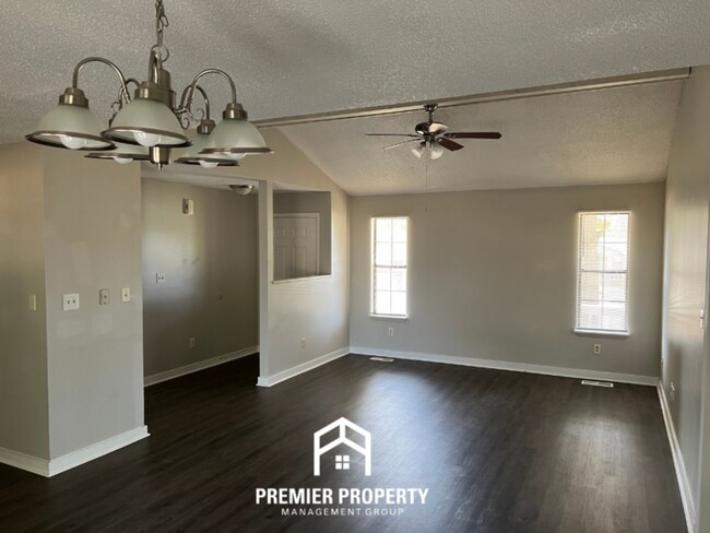 Building Photo - 131 Vasser Cir