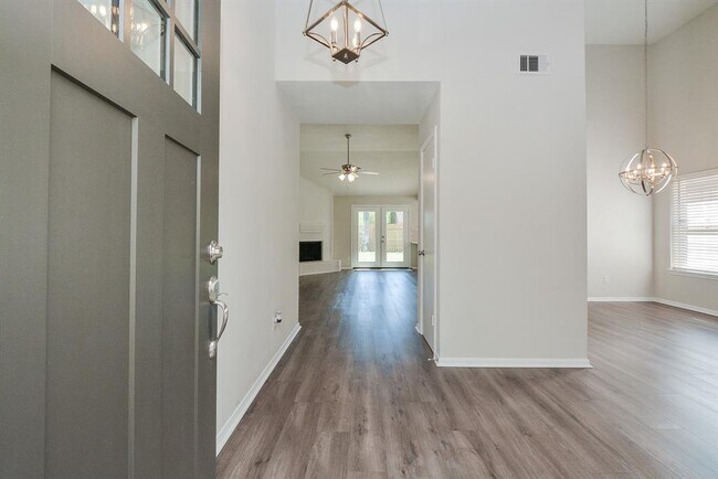 Building Photo - 12039 Canterhurst Way