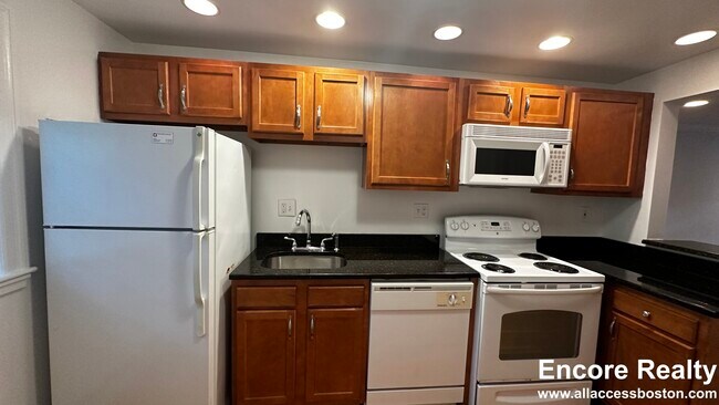 Building Photo - 59 Wyman St