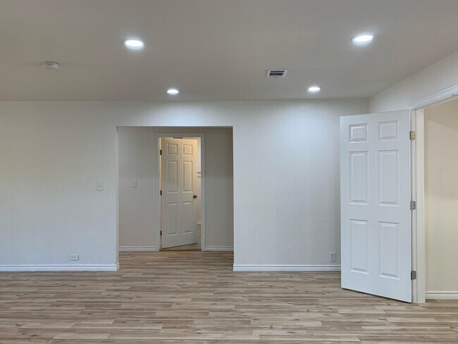 Foto del edificio - 820 W Crawford St