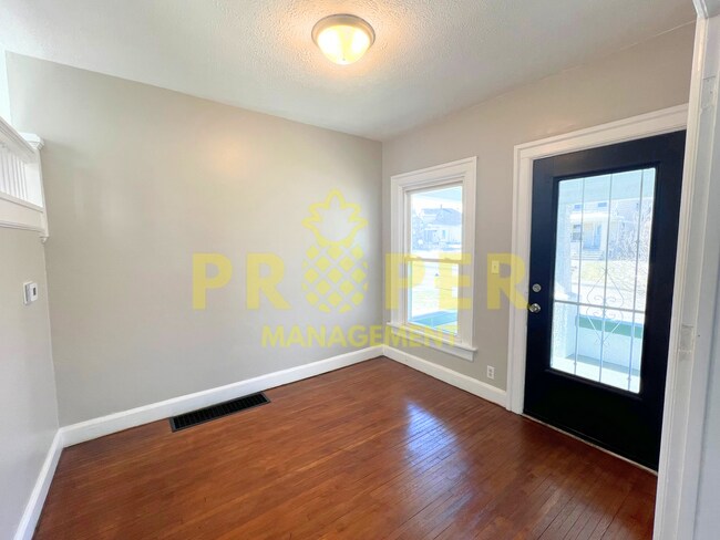 Building Photo - 4 bedrooms 2 full bathrooms house for rent