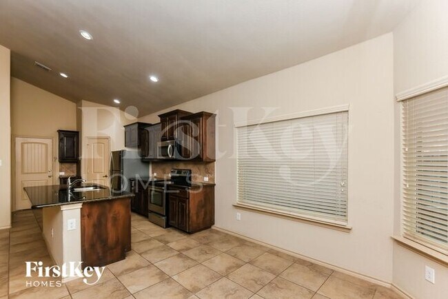 Building Photo - 1208 Vaughna Dr