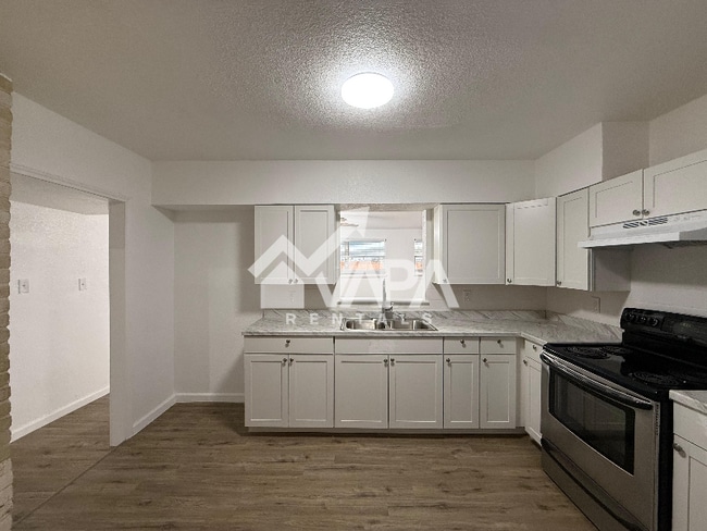 Building Photo - 943 Weizmann St