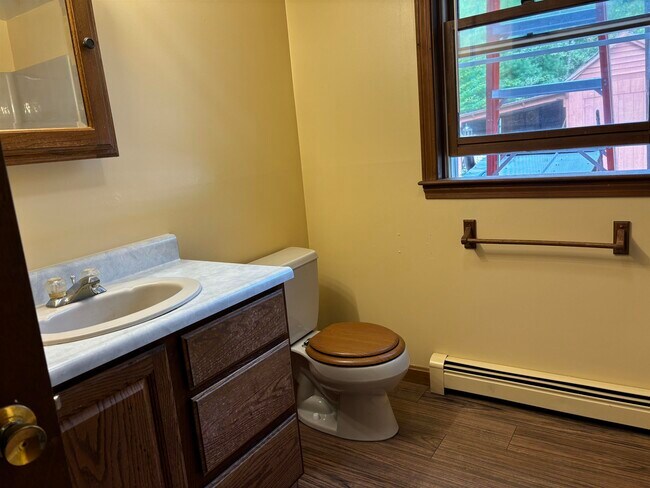 Building Photo - 147 Mansion Rd