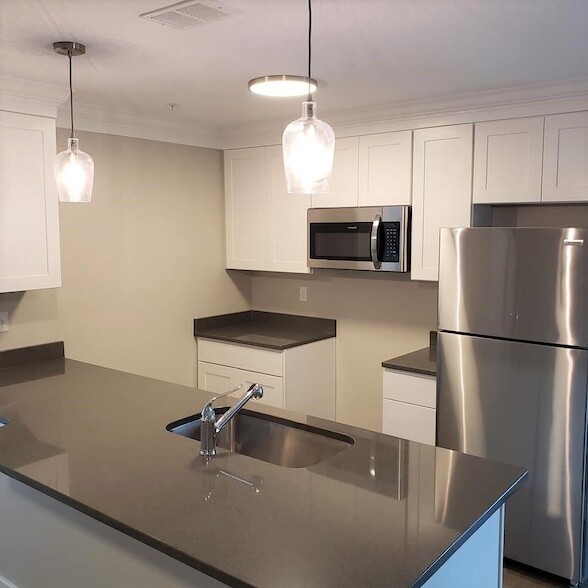 Building Photo - 10 4th St