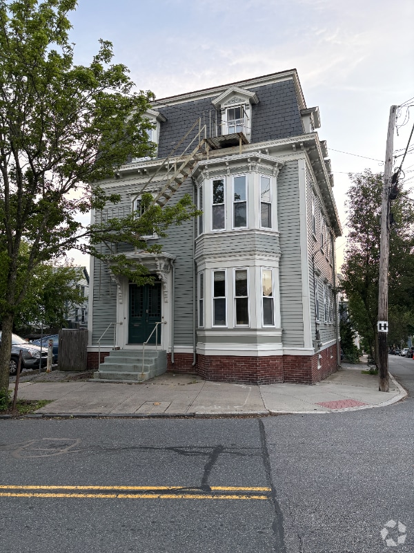 Building Photo - 54 Hope St