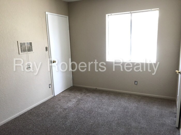 Building Photo - 641 S McDonnell Ave