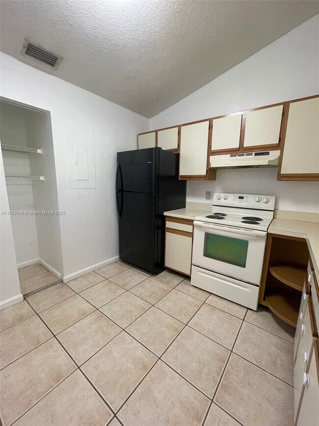 Foto del edificio - 493 Hardwood Pl