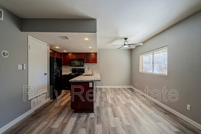 Foto del edificio - 18811 N 19th Ave