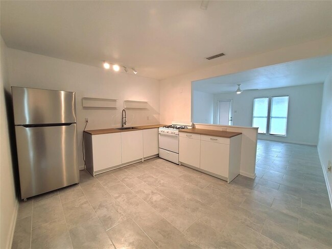 Building Photo - 6216 Hogan Ave