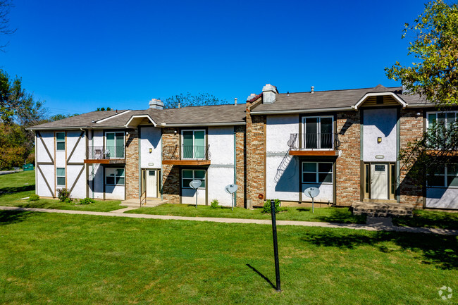 Building Photo - The Greens Apartments