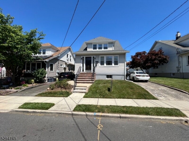 Primary Photo - 256 E 7th St