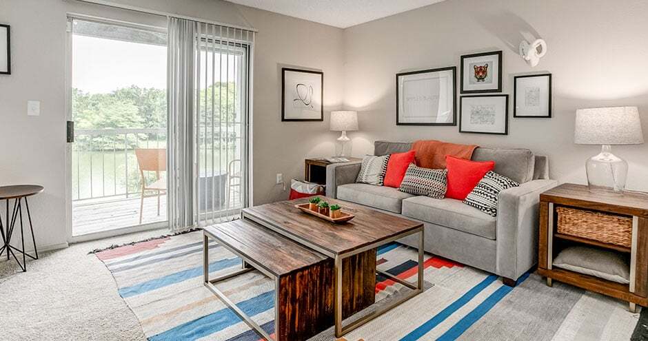 Whispering Lake Apartments - 10415 E 43rd St Kansas City, MO 64133
