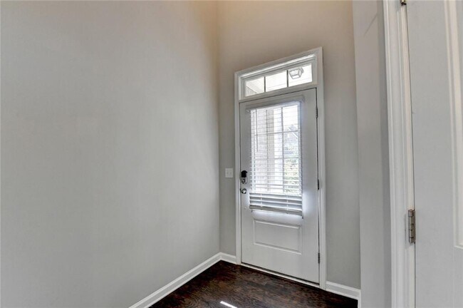 Building Photo - 7245 Heritage Oak Ct
