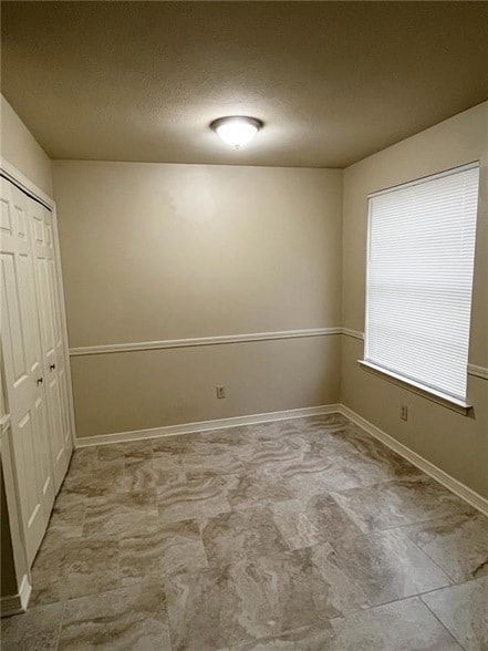Building Photo - 126 Lakewood Dr