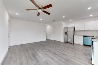 Building Photo - 8126 Sterlingshire St