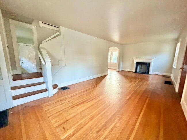 Photo - Great 3 bed home in Bond Hill!!