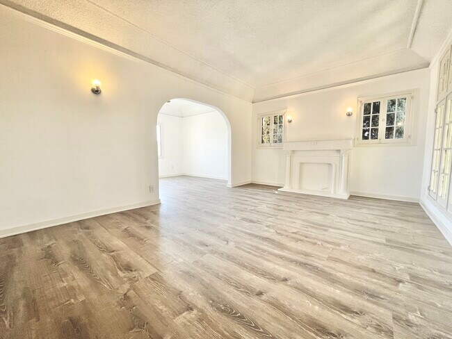 Foto del edificio - 4218 W Adams Blvd