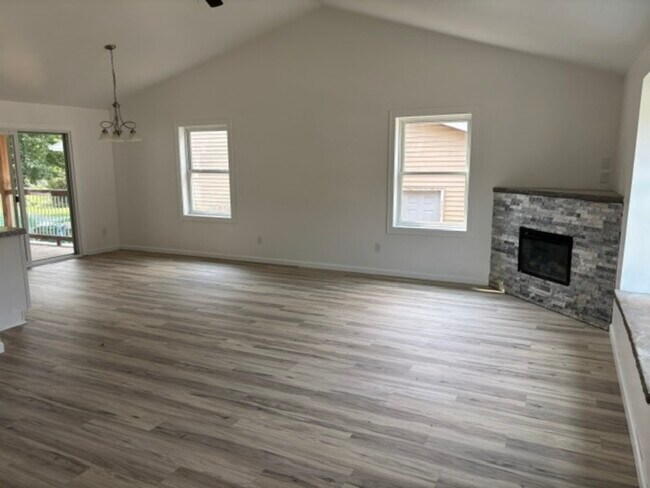 Foto del edificio - 2048 Hillview Dr