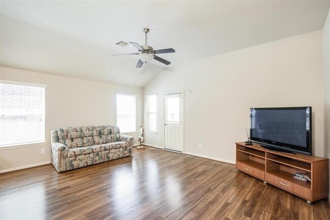 Building Photo - 22735 Pantego Ln