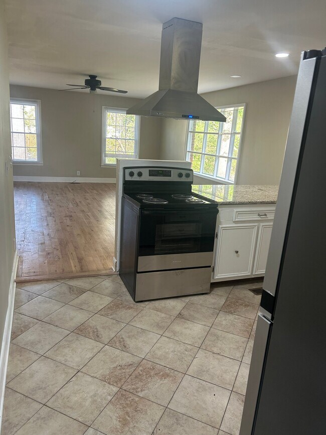 Foto del edificio - 403 E Northfield Blvd