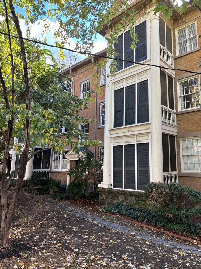 Historical Charmer in Collier Hills - Historical Charmer in Collier Hills Apartment