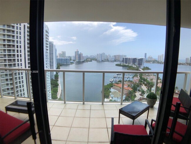 Foto del edificio - 4000 Island Blvd