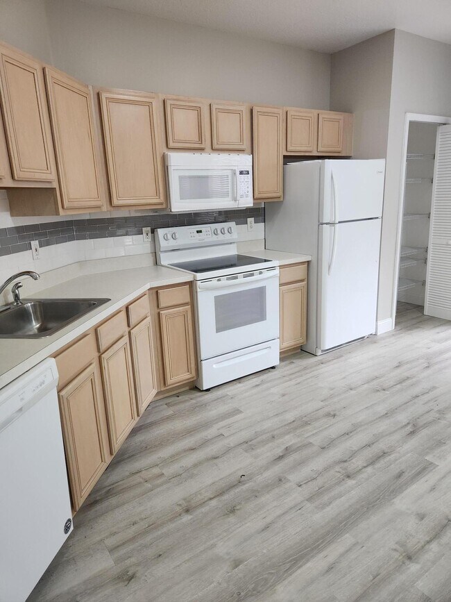 Building Photo - 9850 Perfect Dr